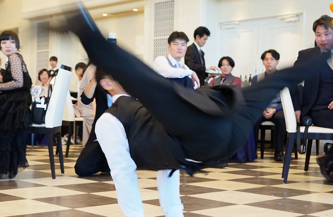 結婚式でアクロバット