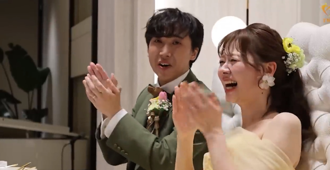 結婚式で新郎新婦へサプライズ